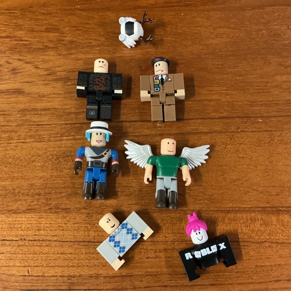 Roblox Action Figures Emerald Dragon Misc. Lot of 15 - Picture 5 of 5